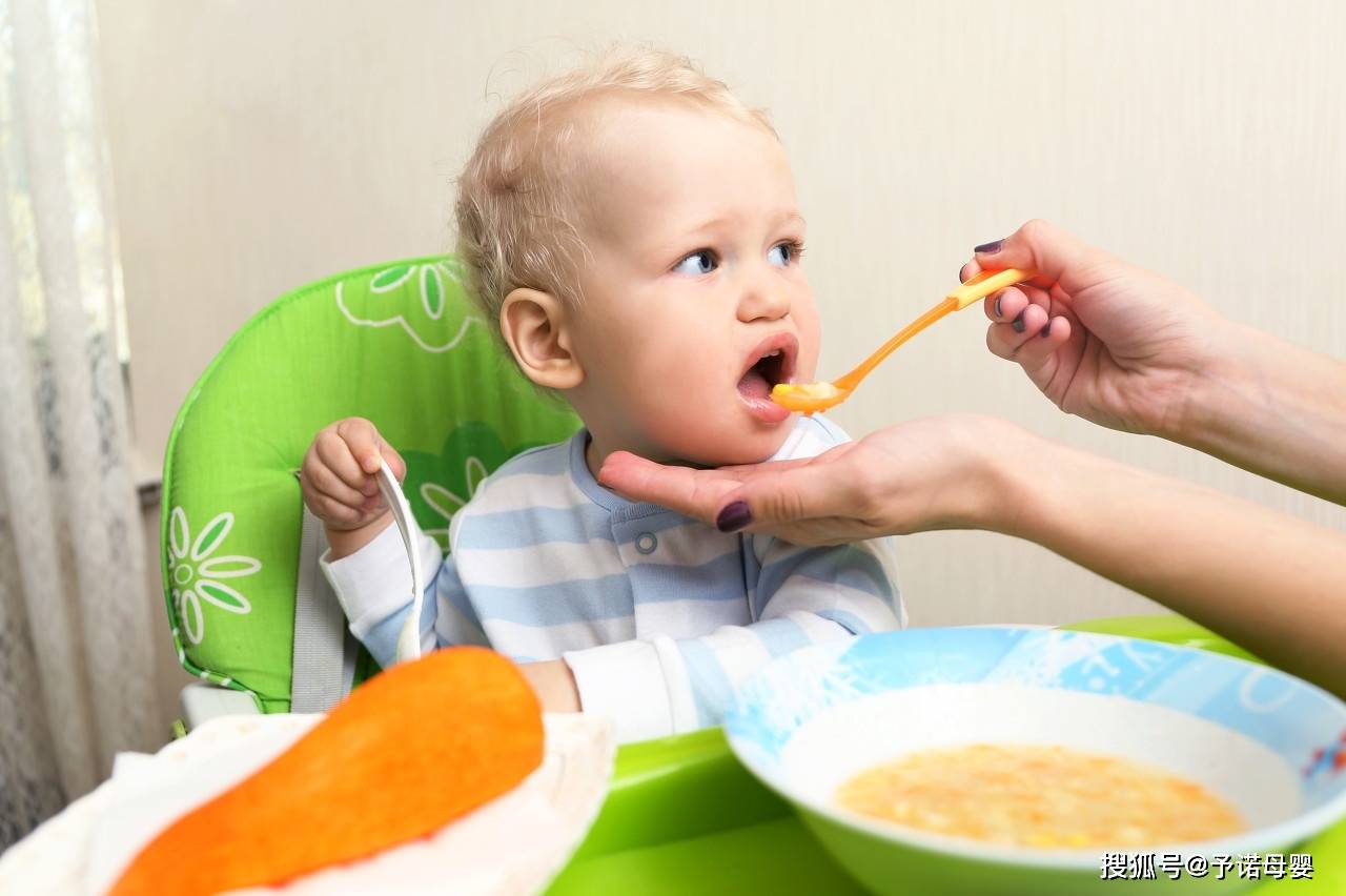 宝宝几个月可以吃干饭——辅食添加的时机与注意事项